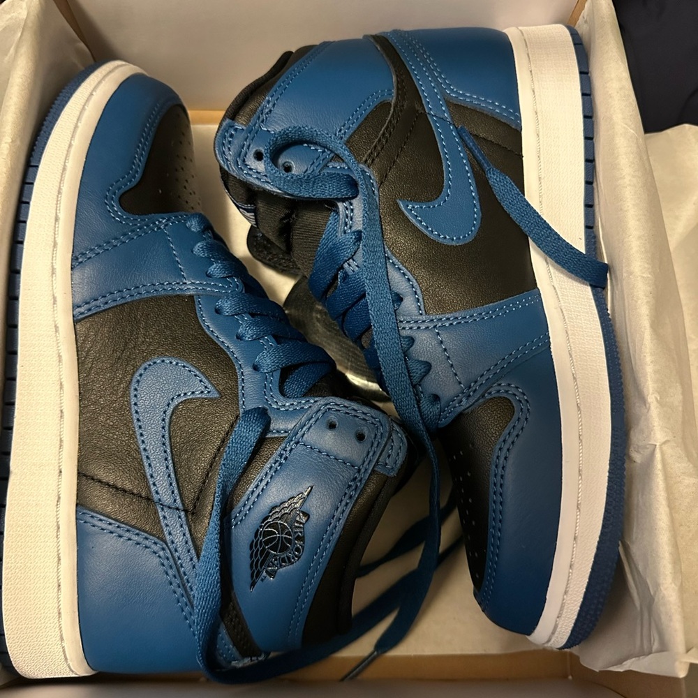 Nike Air Jordan 1 High OG (GS) Size 4Y